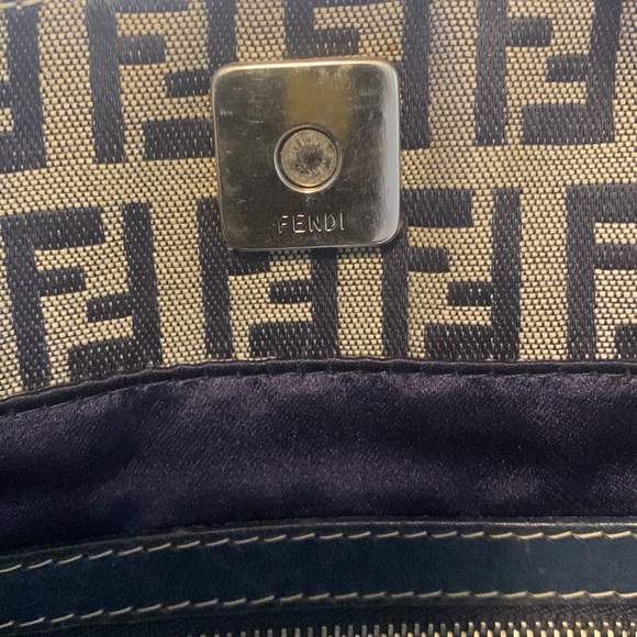 Fendi Zucchino handbag leather and canvas. - Picture 3 of 11